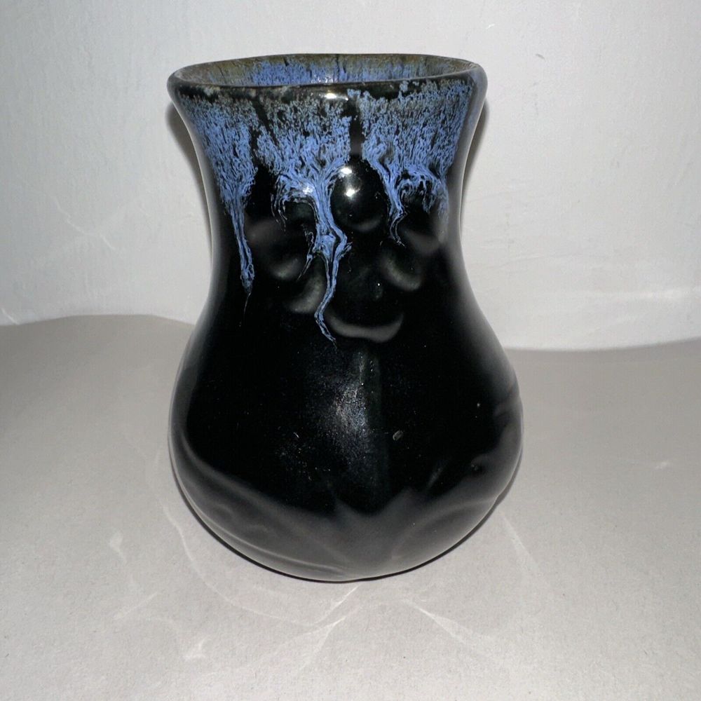 Signed ANNA VAN BRIGGLE Black Coneflower Bud Vase Blue Lava Drip Glazed Vintage